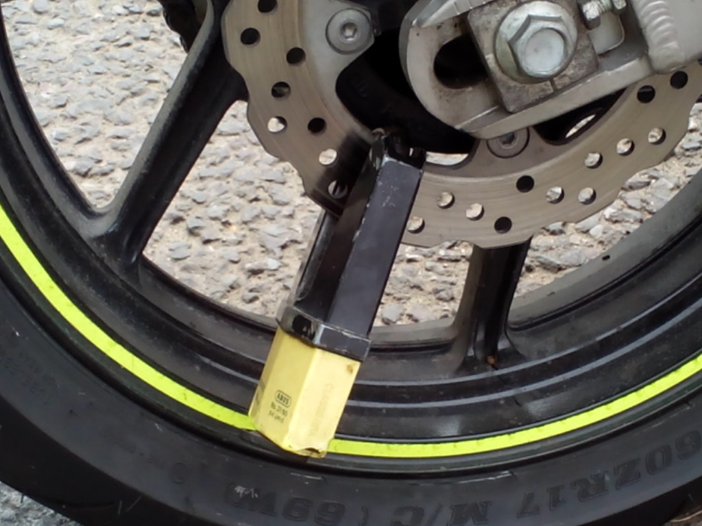 Disc lock in rear wheel