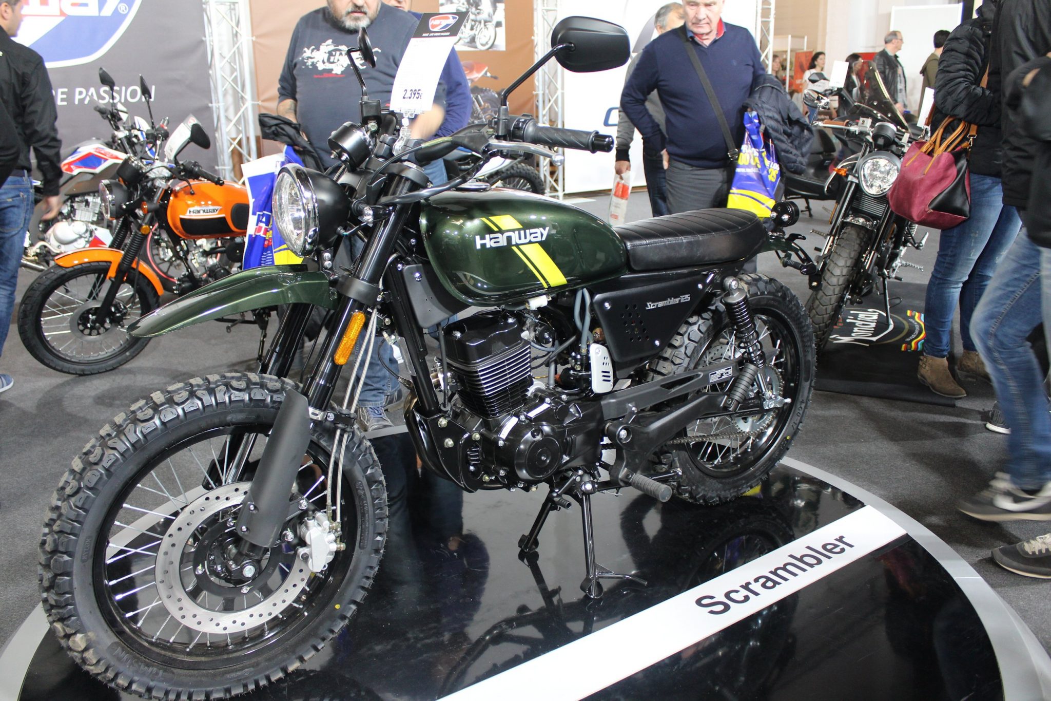 This Hanway Scrambler 125cc was appealing to the eye but the price seemed excessive - almost as much as for a Honda CBF which has a reputable quality..